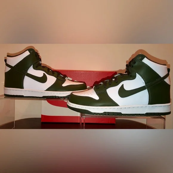 NIKE DUNK HIGH “CARGO KHAKI” BRAND NEW GRADE SCHOOL SIZE 7Y - Picture 1 of 2